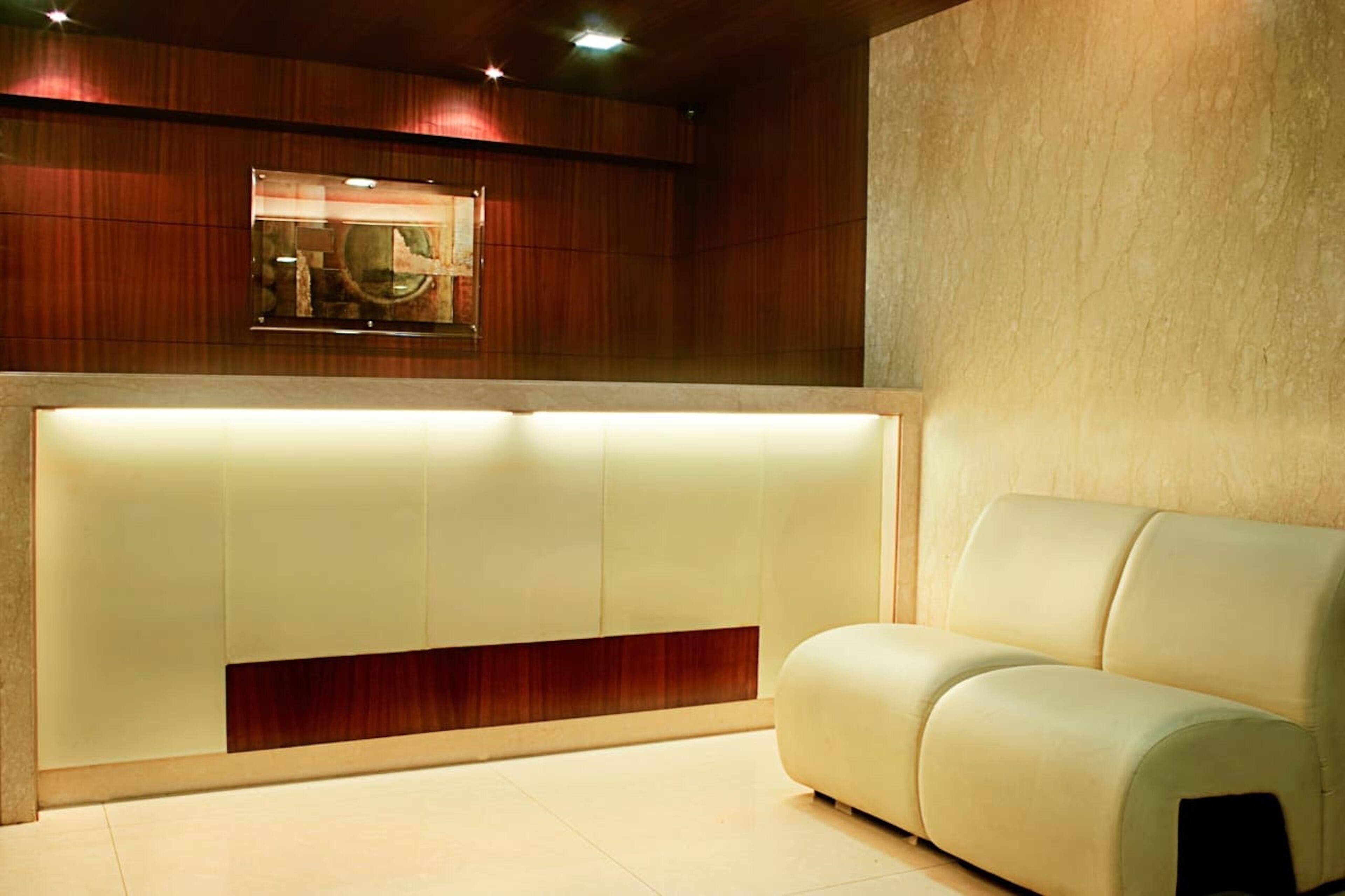 Where to Stay in Bandra: 2 Best Airport Hotels Compared