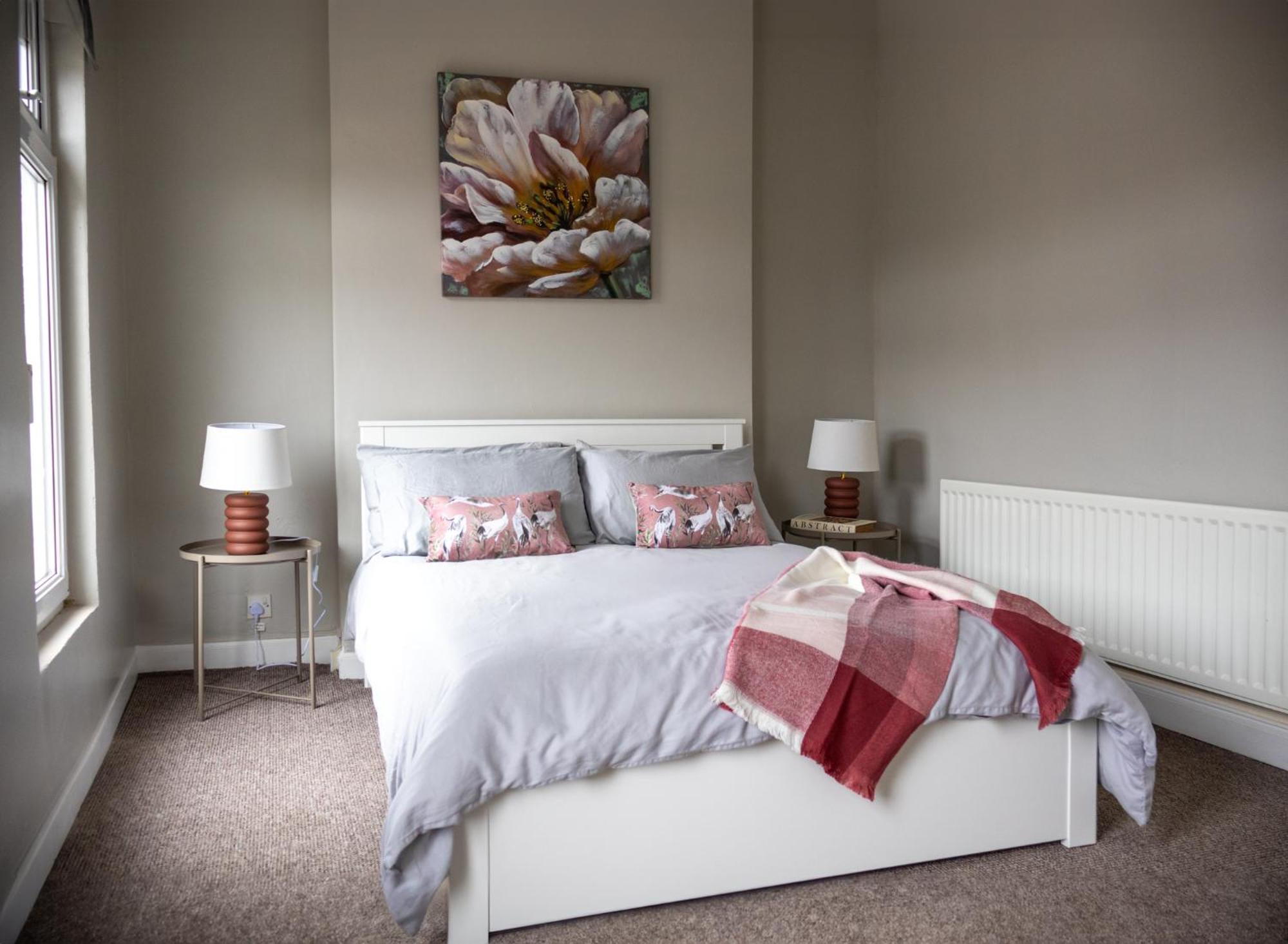 4 Smart Free WiFi Hotels Near Colin Glen Forest Park