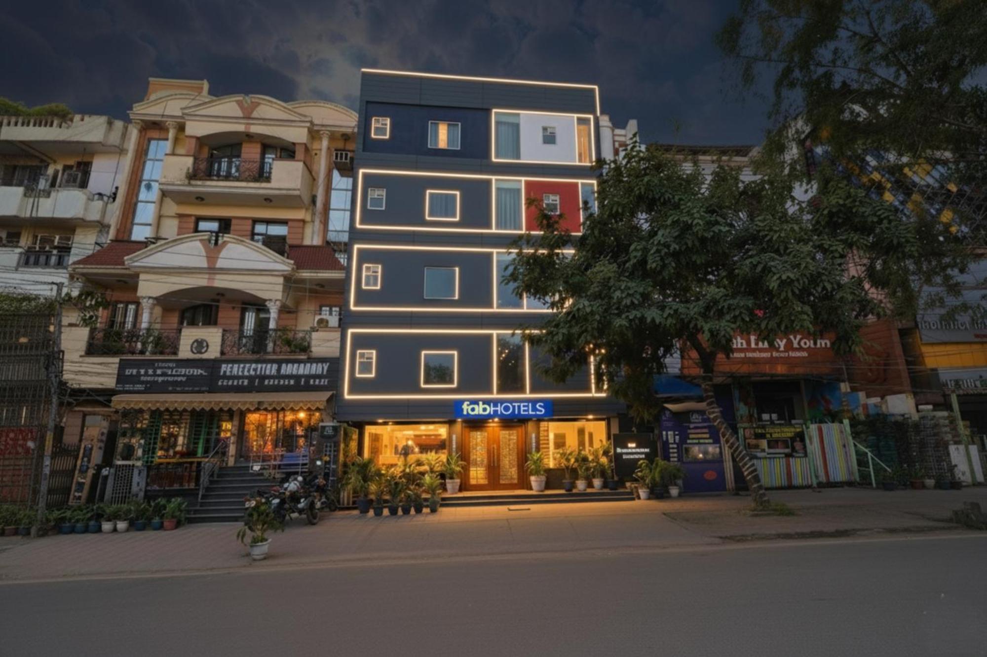 9 FabHotels Near Swaminarayan Akshardham for Smart Stays