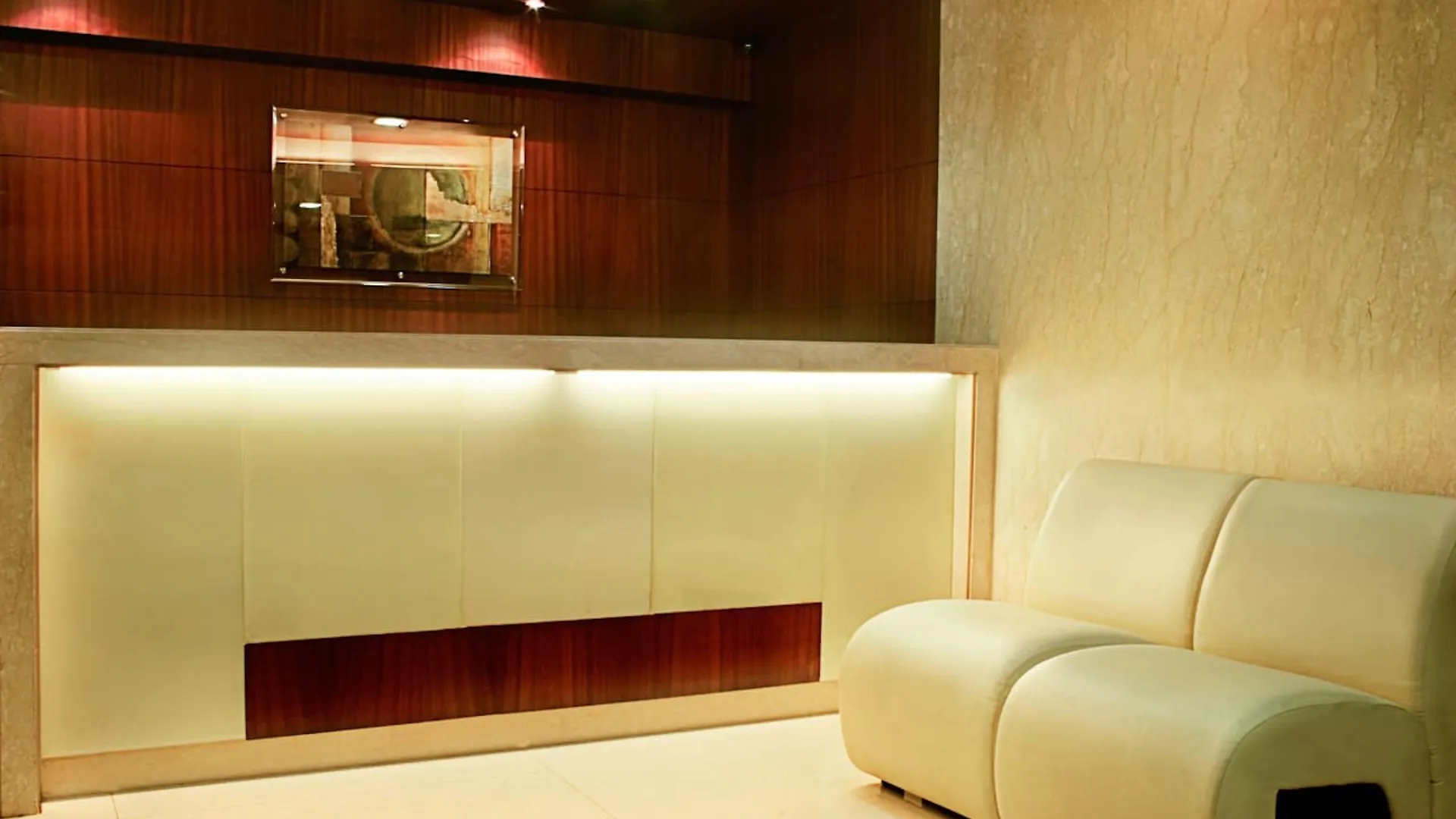 Where to Stay in Bandra: 2 Best Airport Hotels Compared