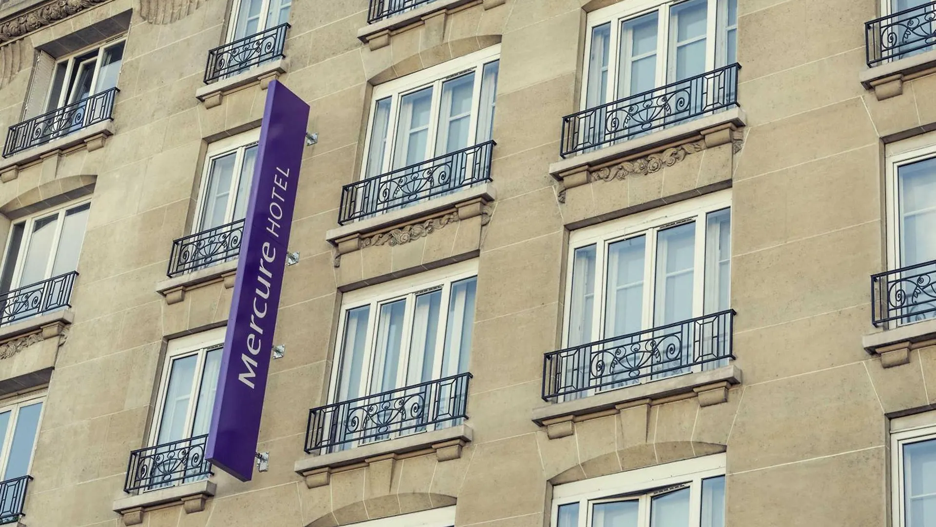 2 Smart Resort Hotels In Paris City Centre Worth Booking
