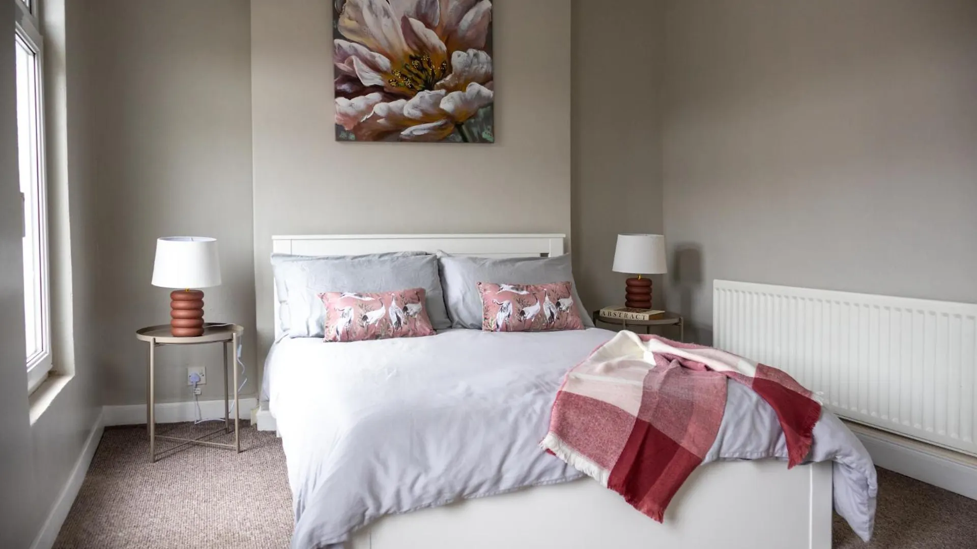 4 Smart Free WiFi Hotels Near Colin Glen Forest Park