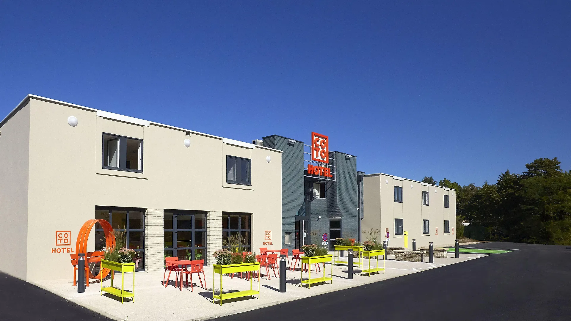 Staying in Bourgogne-Franche-Comté: 7 Budget Hotels Compared