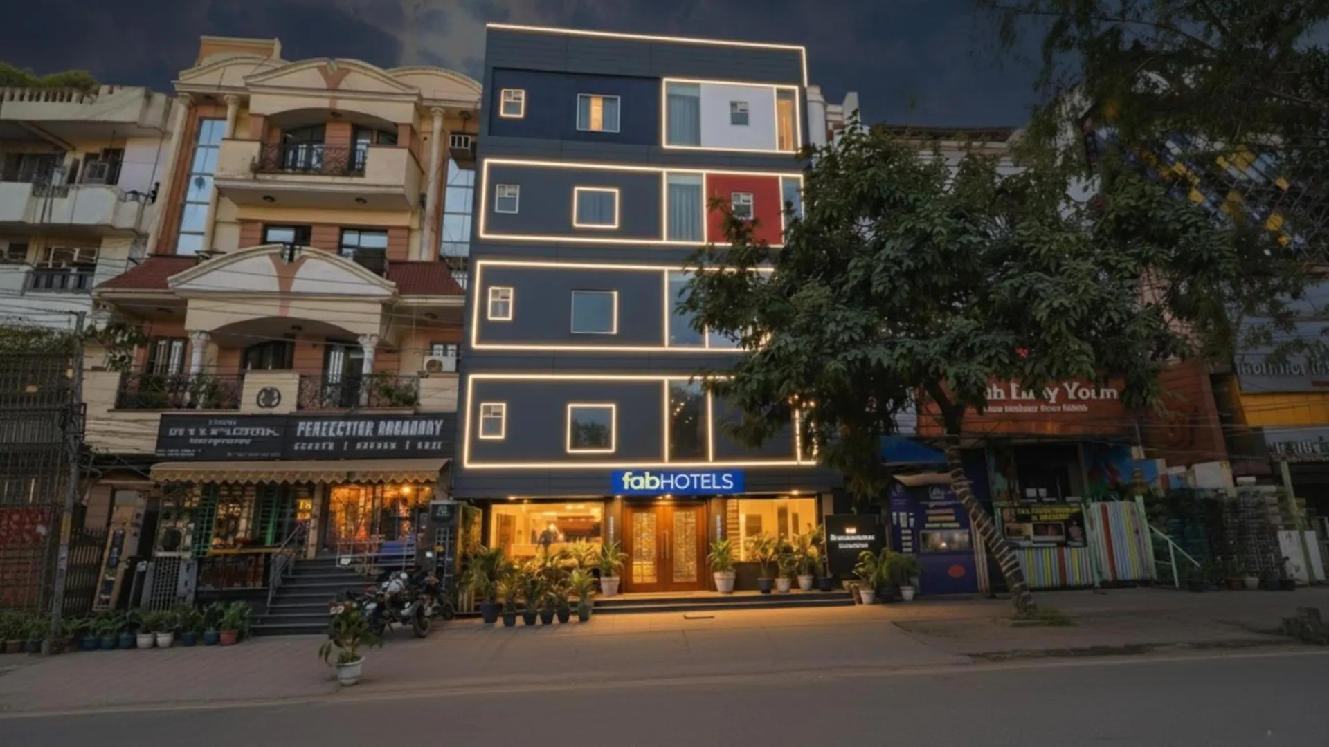 9 FabHotels Near Swaminarayan Akshardham for Smart Stays