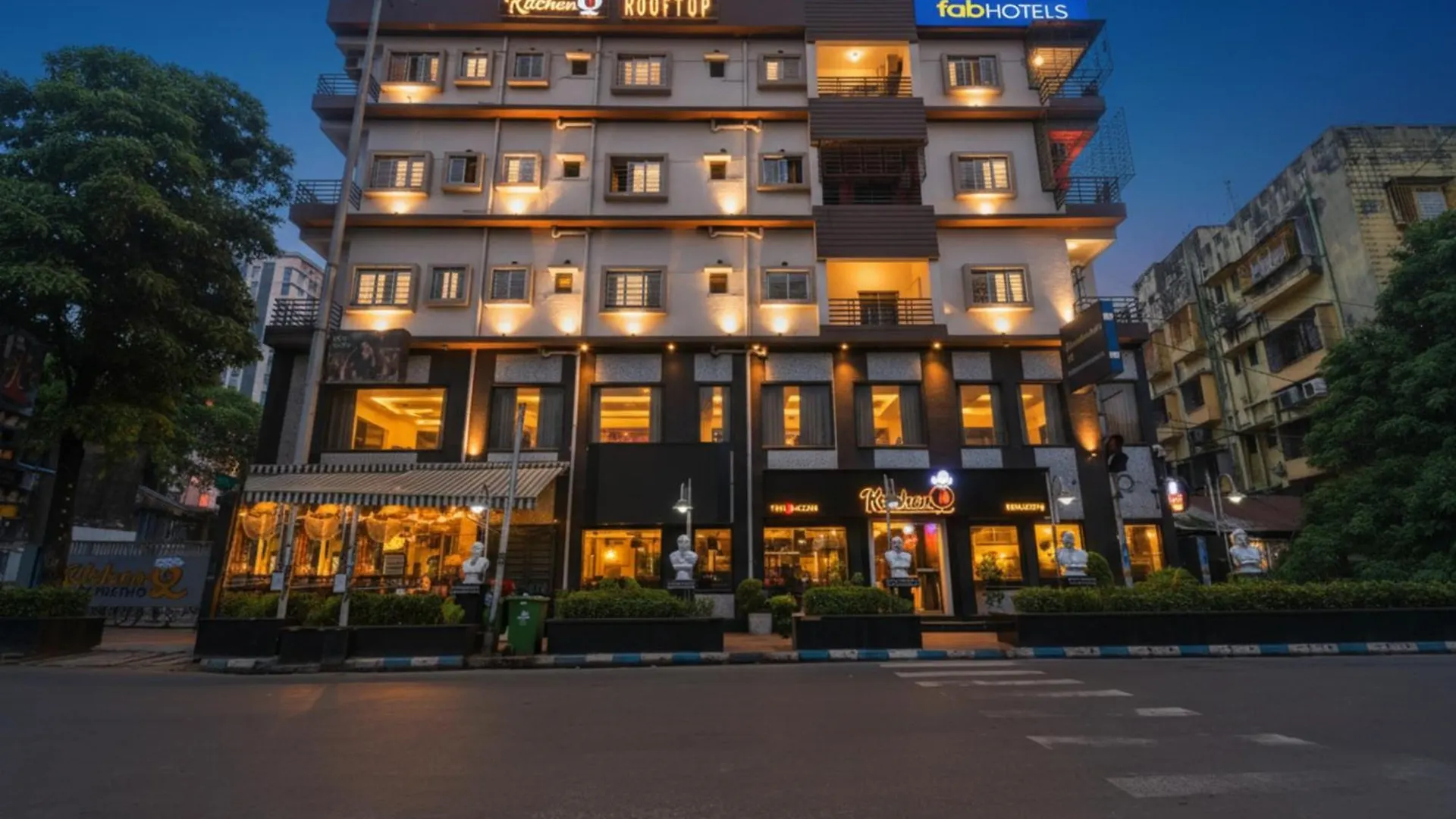 Staying Near Marble Palace: 4 Four-Star Hotels Compared