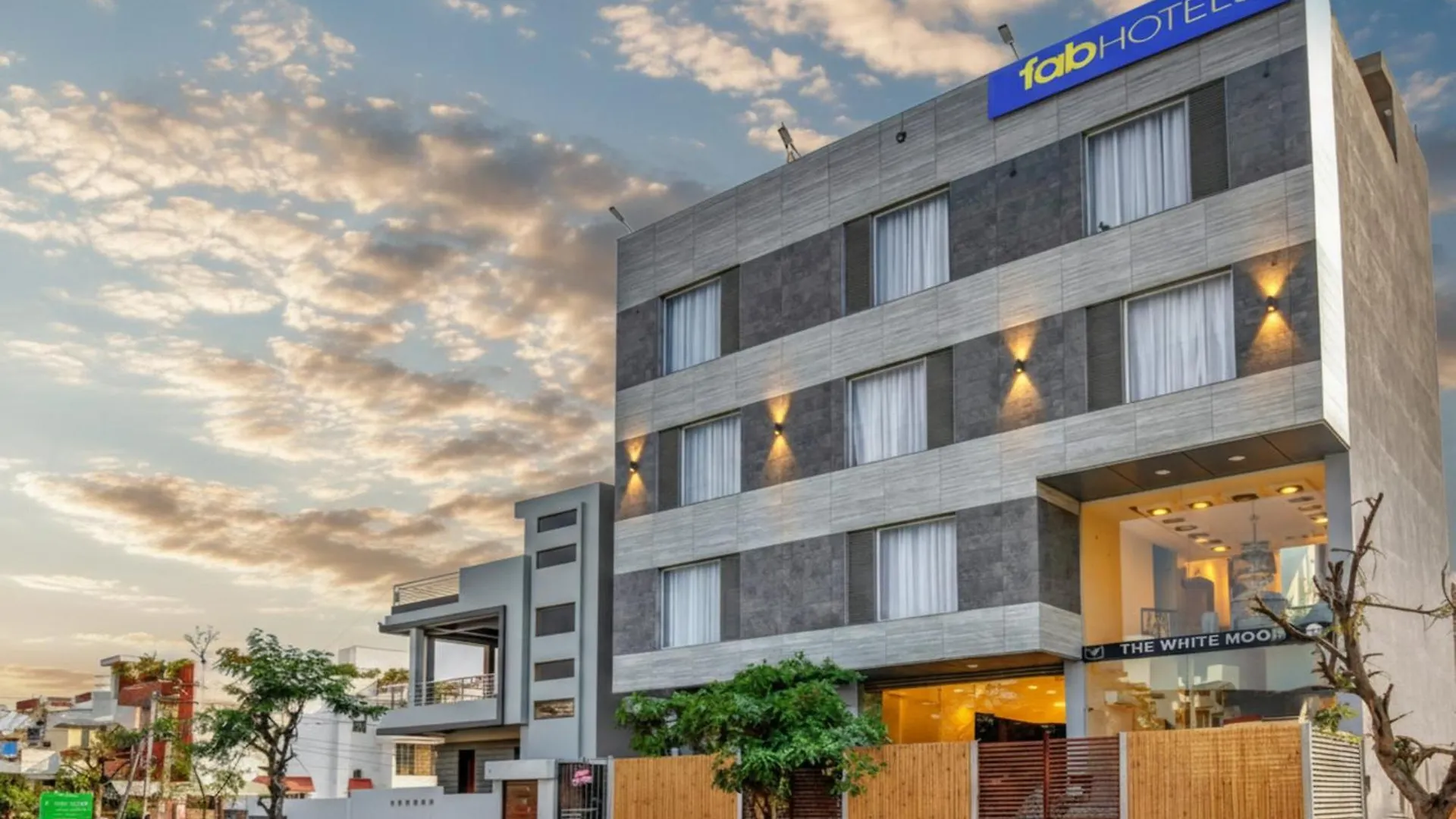 4 Airport Hotels In Shyam Nagar That Deliver