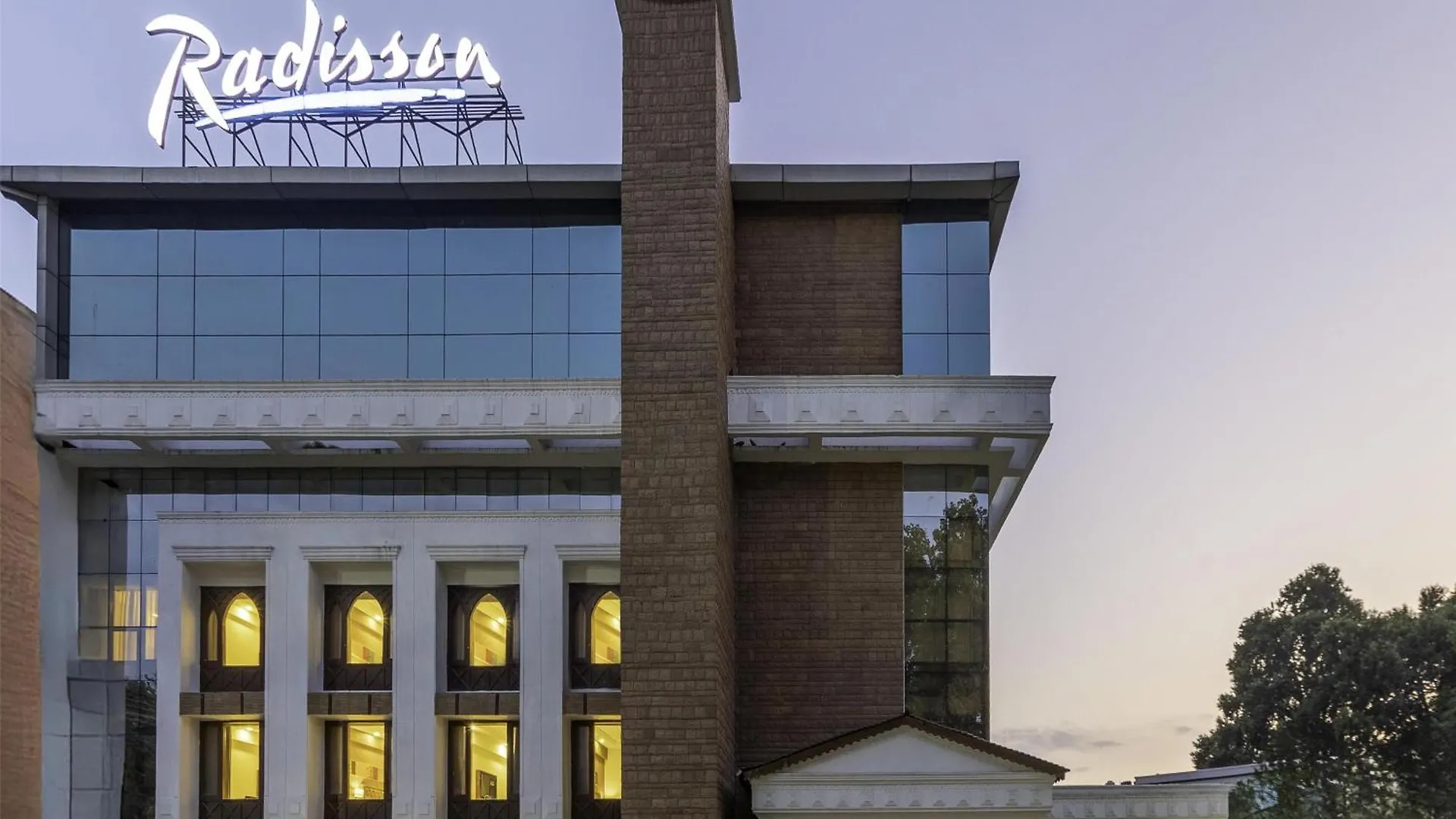 Staying Near Shalimar Bagh: 5 Business Hotels Compared