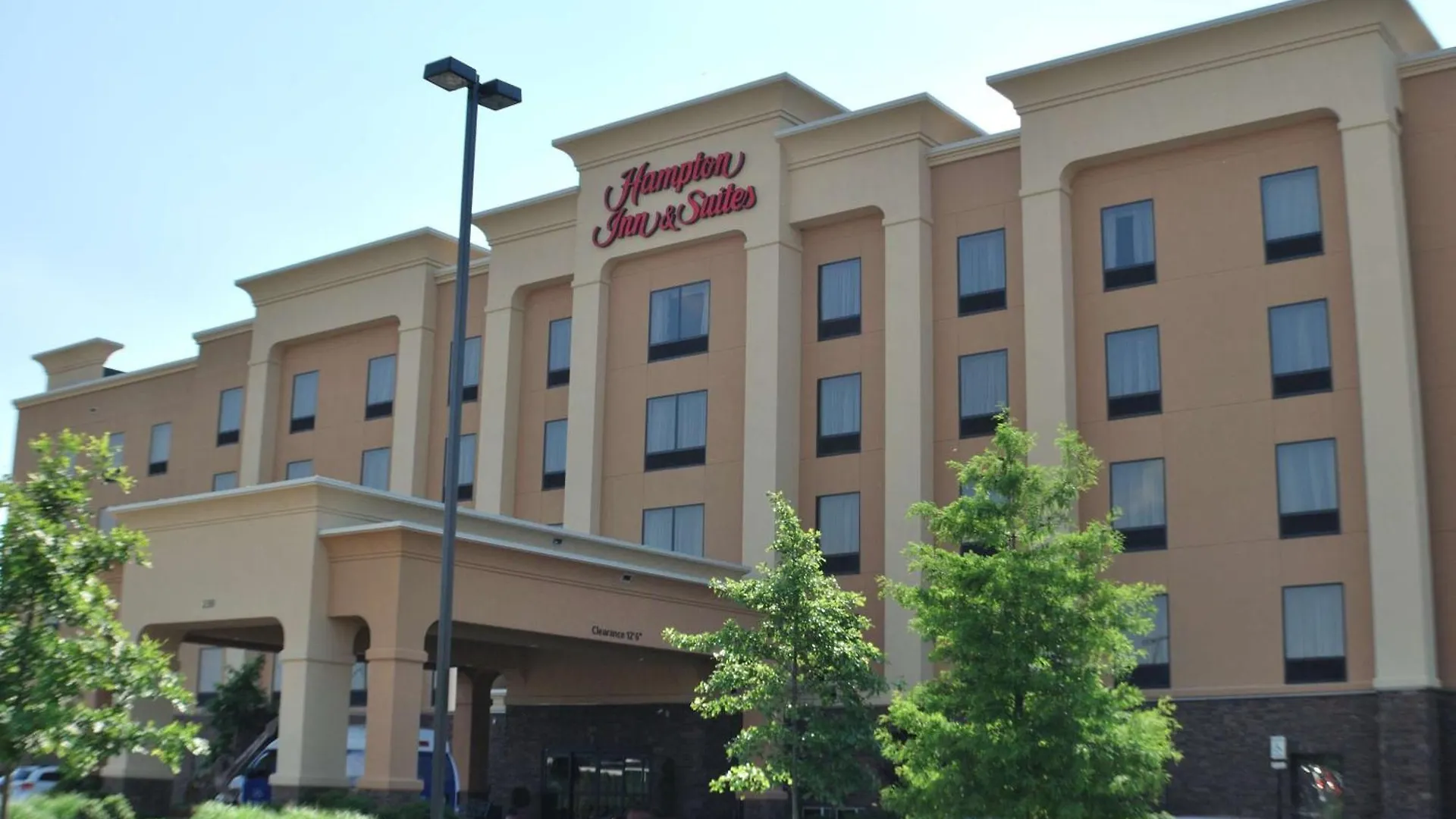 Where to Stay Near Cumberland Park: 4 Hampton Inn Hotels in Nashville