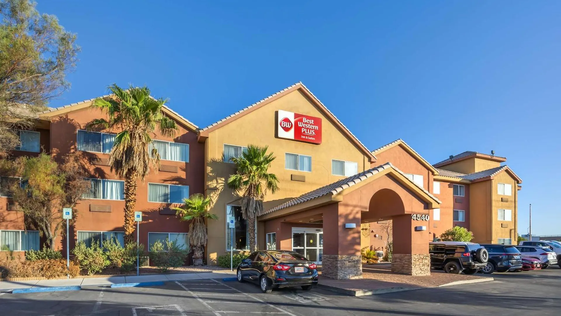 Staying Near Discovery Children's Museum: 4 Budget Hotels Compared