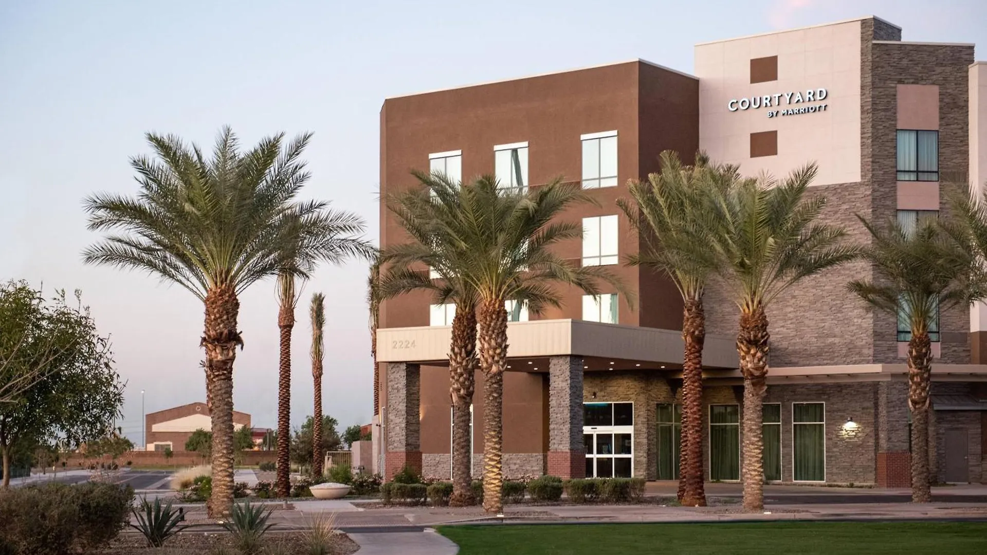 5 Business Hotels Near Vista del Camino Park Worth Booking