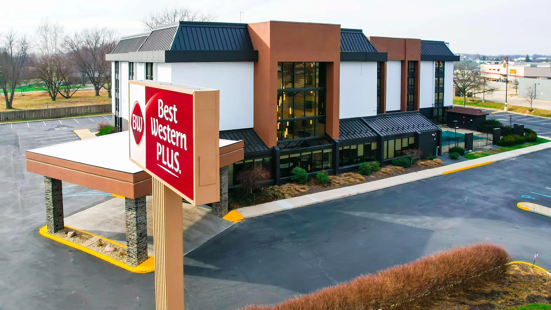 4 Smart Business Hotels Near Westlane Shopping Center Worth Booking