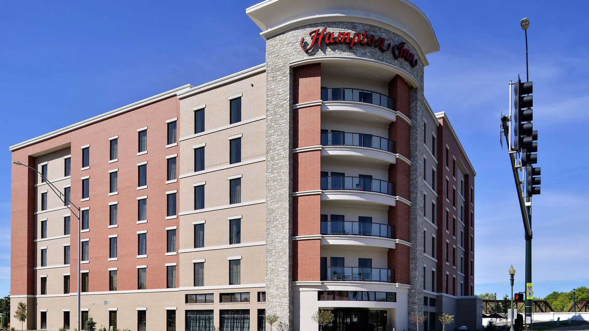 Staying Near Hope Martin Memorial Park: 4 Business Hotels Compared