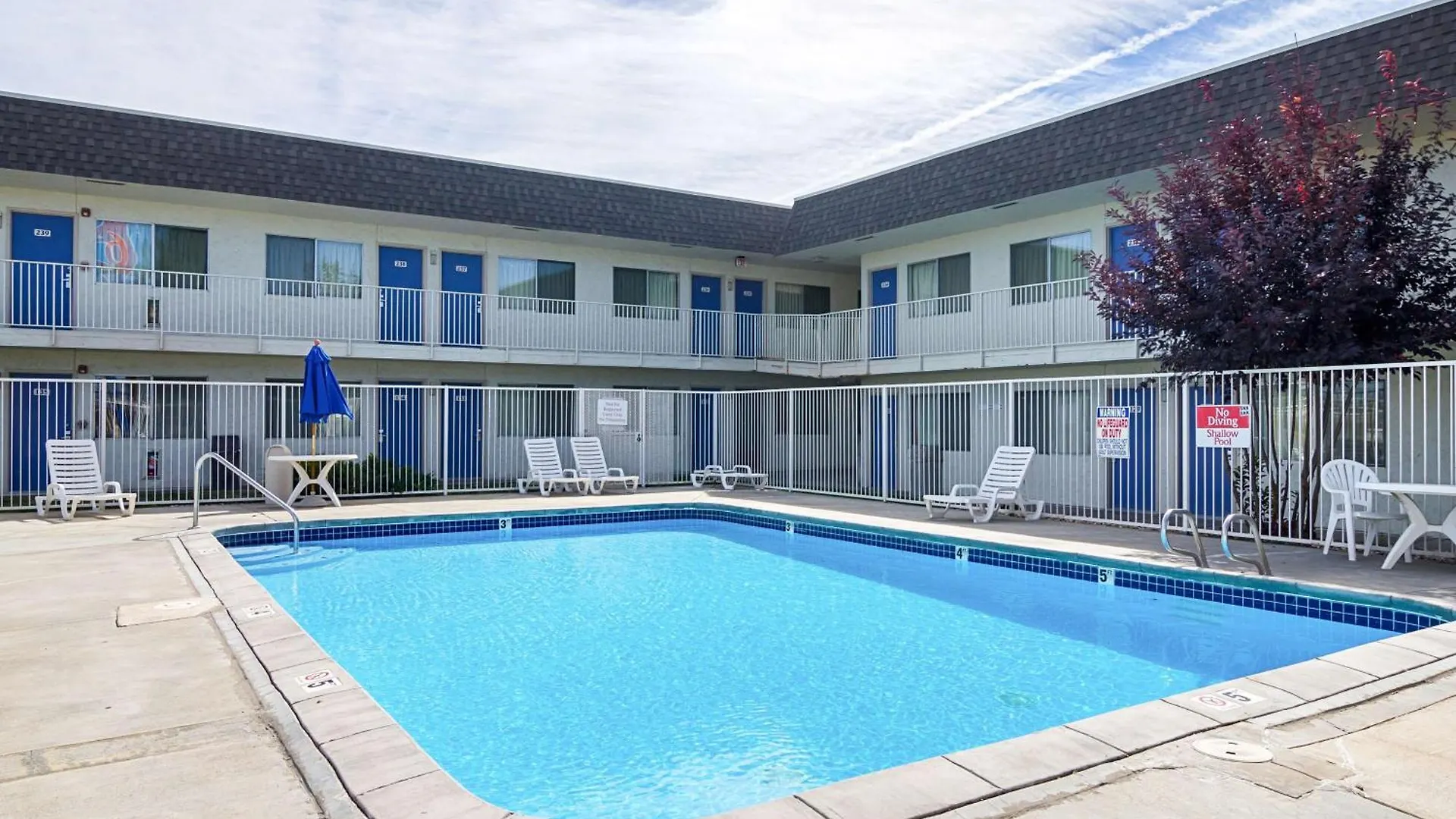 Where to Stay Near War Memorial Stadium: 5 Best 3-Star Hotels