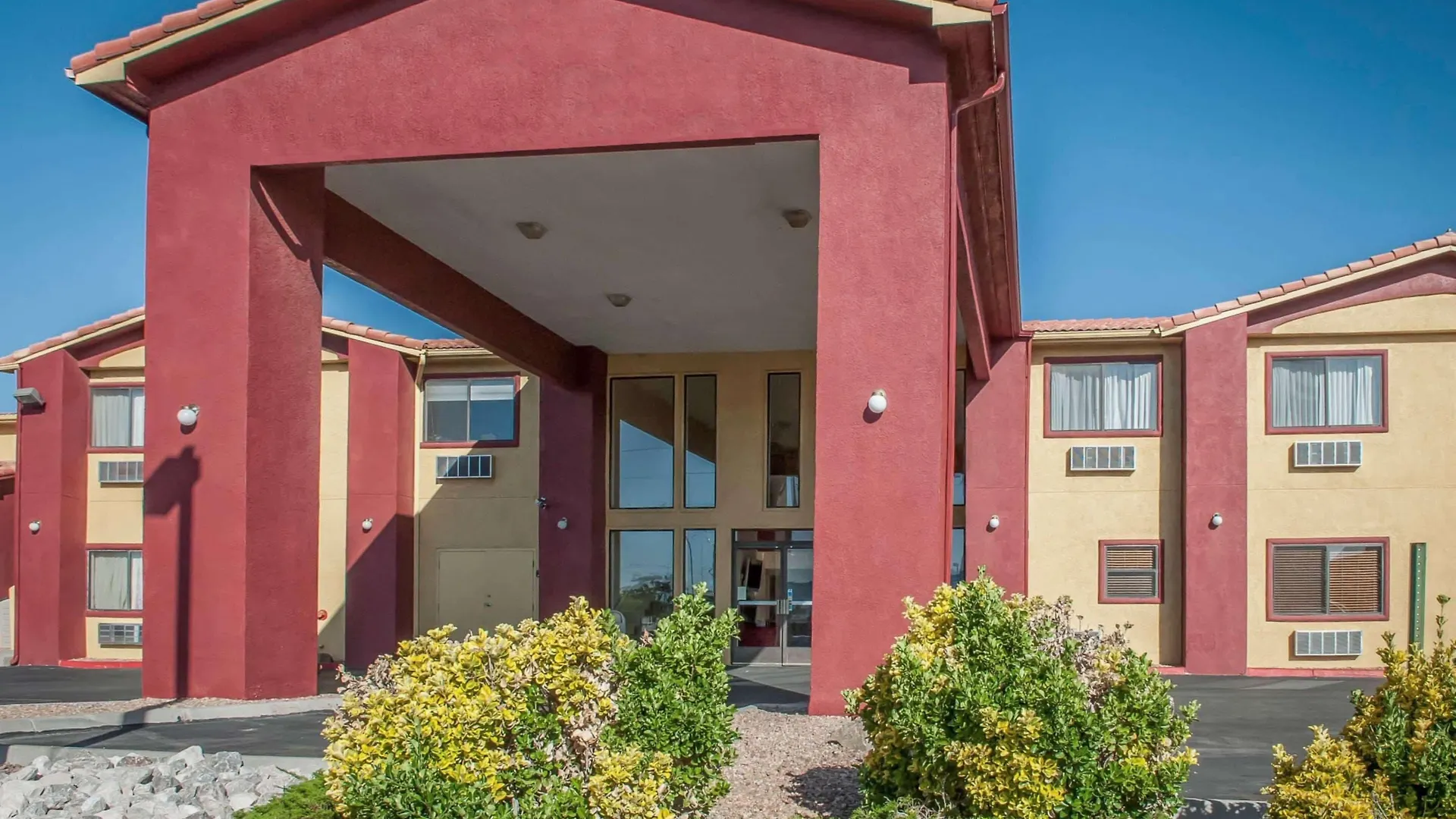 4 Top-Rated Couple Hotels Close to Albuquerque's Balloon Museum