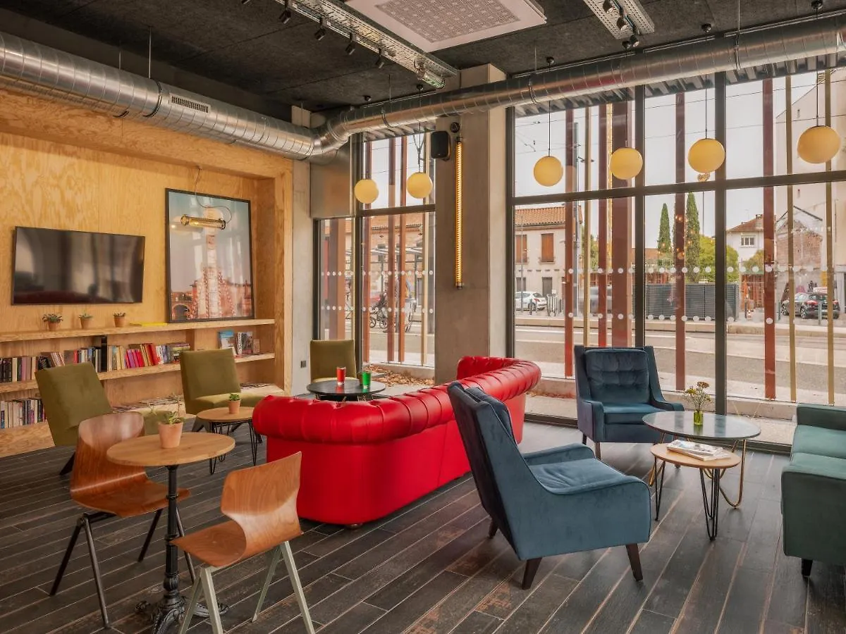 4 Smart Airport Hotels Near Halle de la Machine Worth Booking