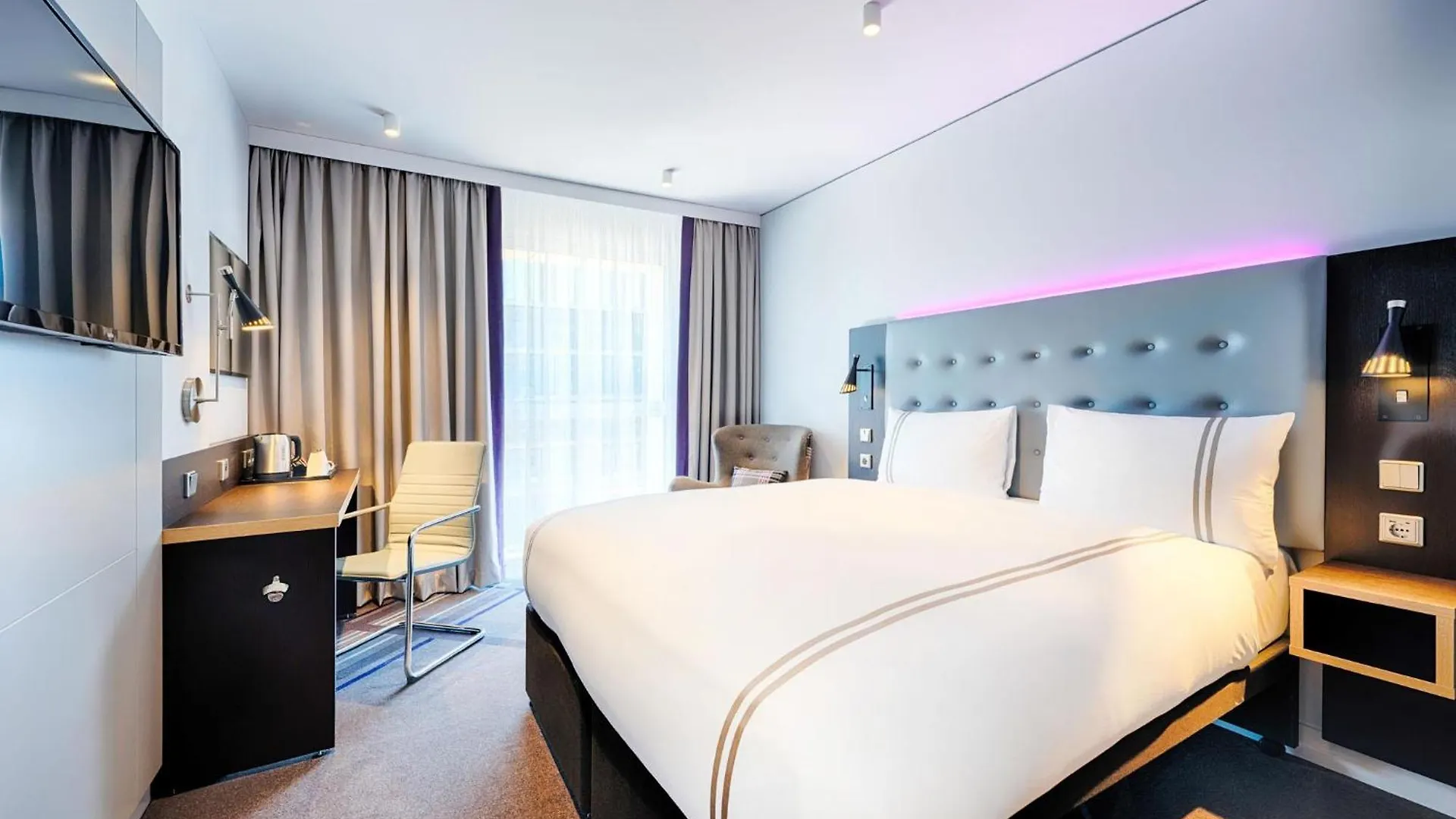 4 Smart Couple Hotels Near GSI Helmholtz Centre Worth Booking