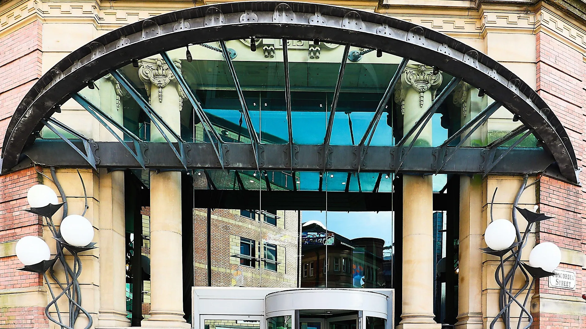 4 Exceptional Design Hotels in Canal Wharf Leeds