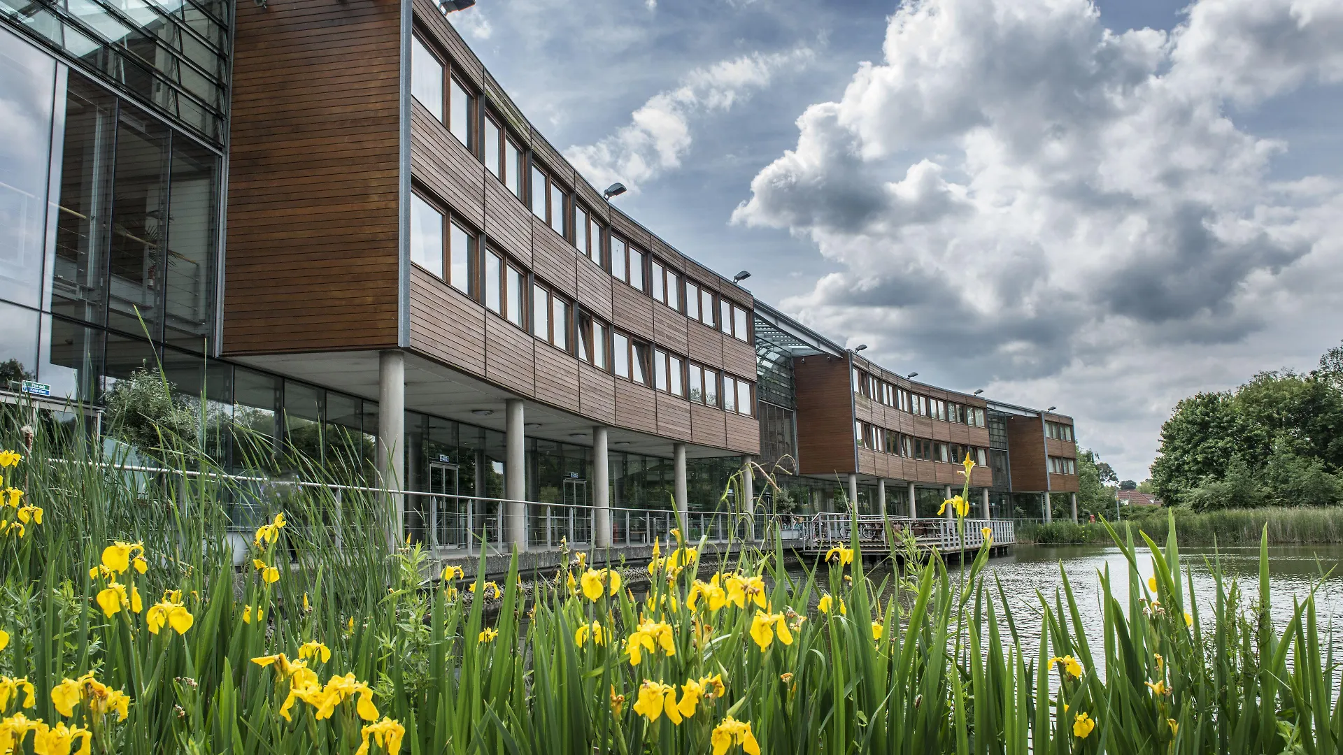 6 Exceptional Design Hotels Near Attenborough Nature Centre