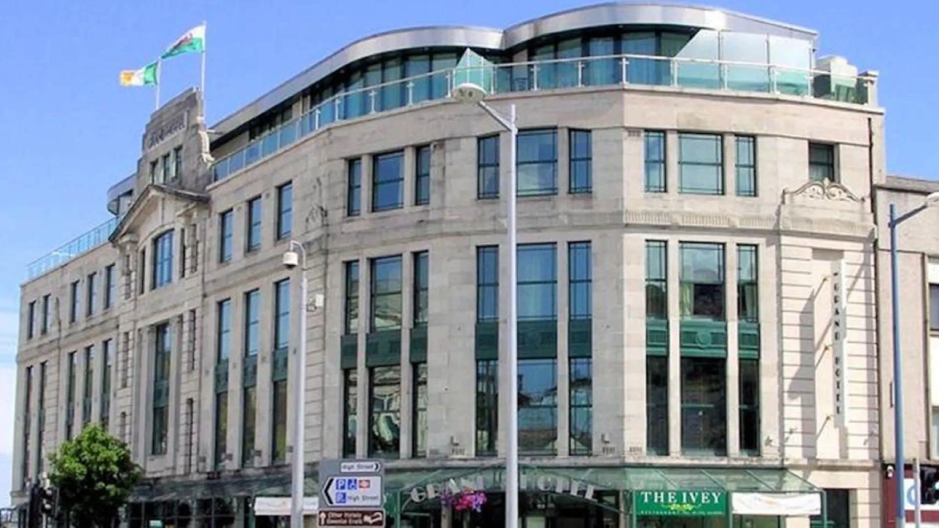 Where to Stay Near 1940s Swansea Bay: 7 Central Hotels