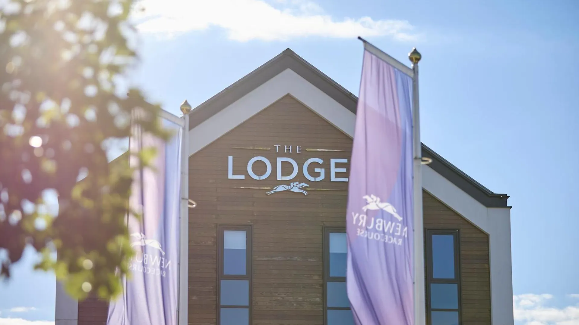 Where to Stay Near Donnington Castle: 4 Central Hotels