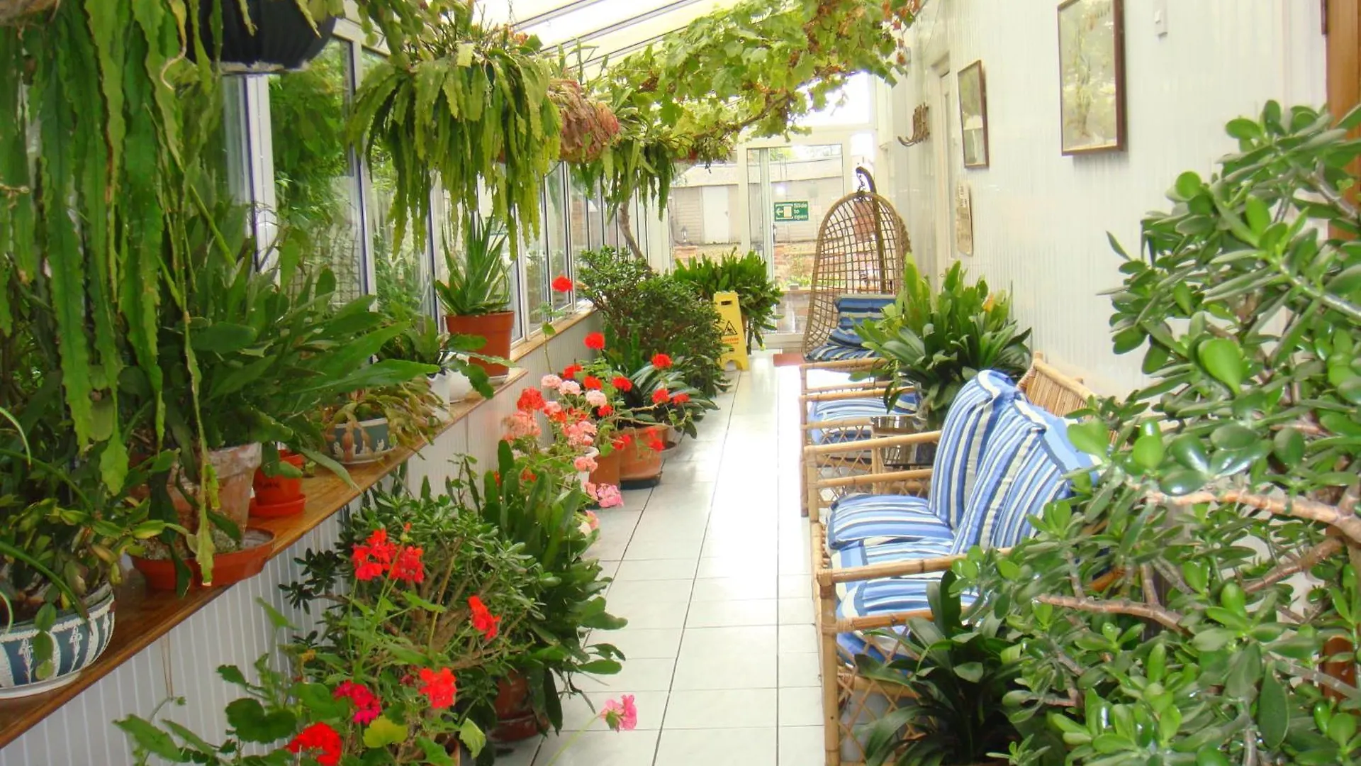 4 Family Hotels Near Rugby Art Gallery and Museum Worth Booking