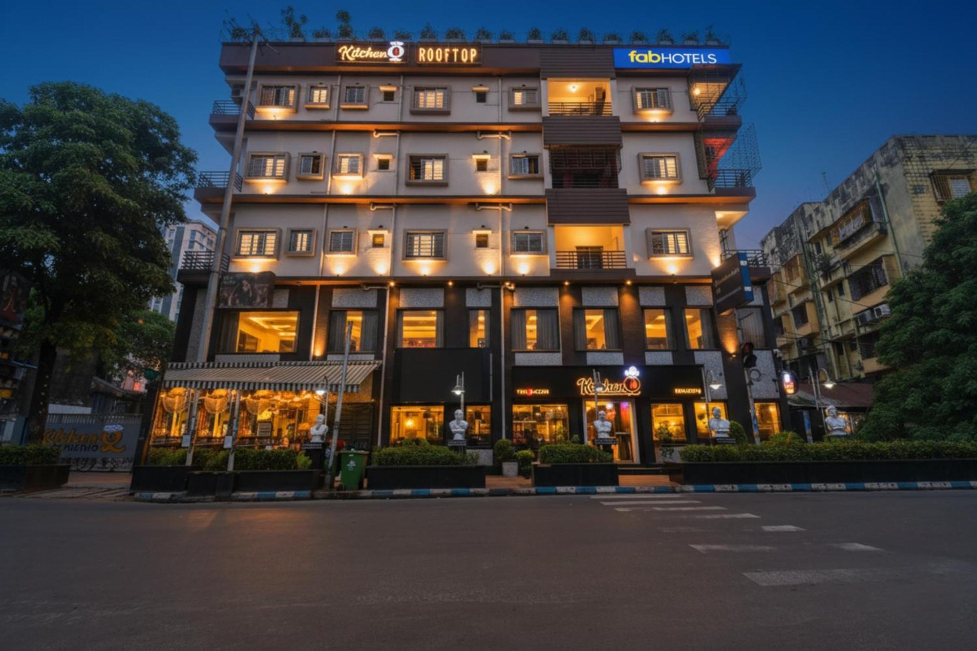 Staying Near Marble Palace: 4 Four-Star Hotels Compared