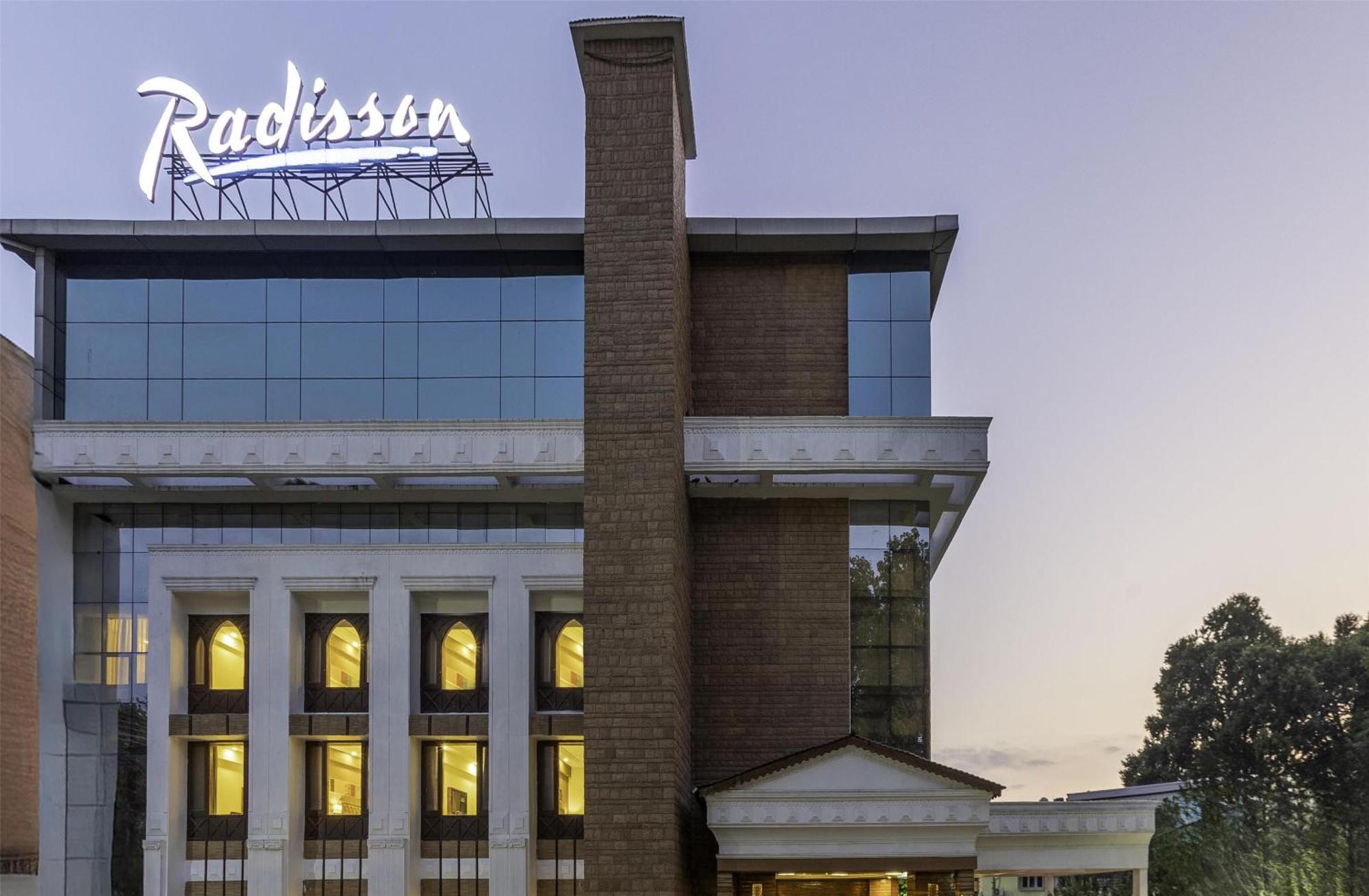 Staying Near Shalimar Bagh: 5 Business Hotels Compared