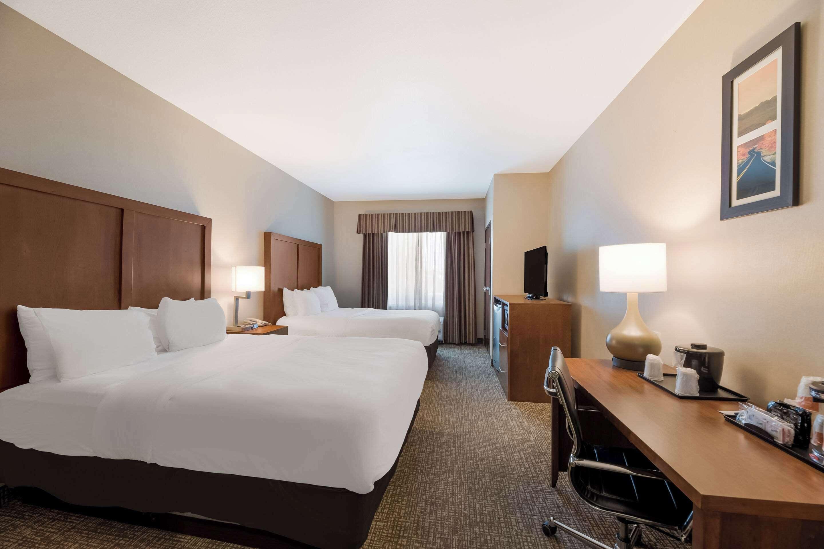 Where to Stay Near Las Vegas Natural History Museum: 4 Budget Hotels