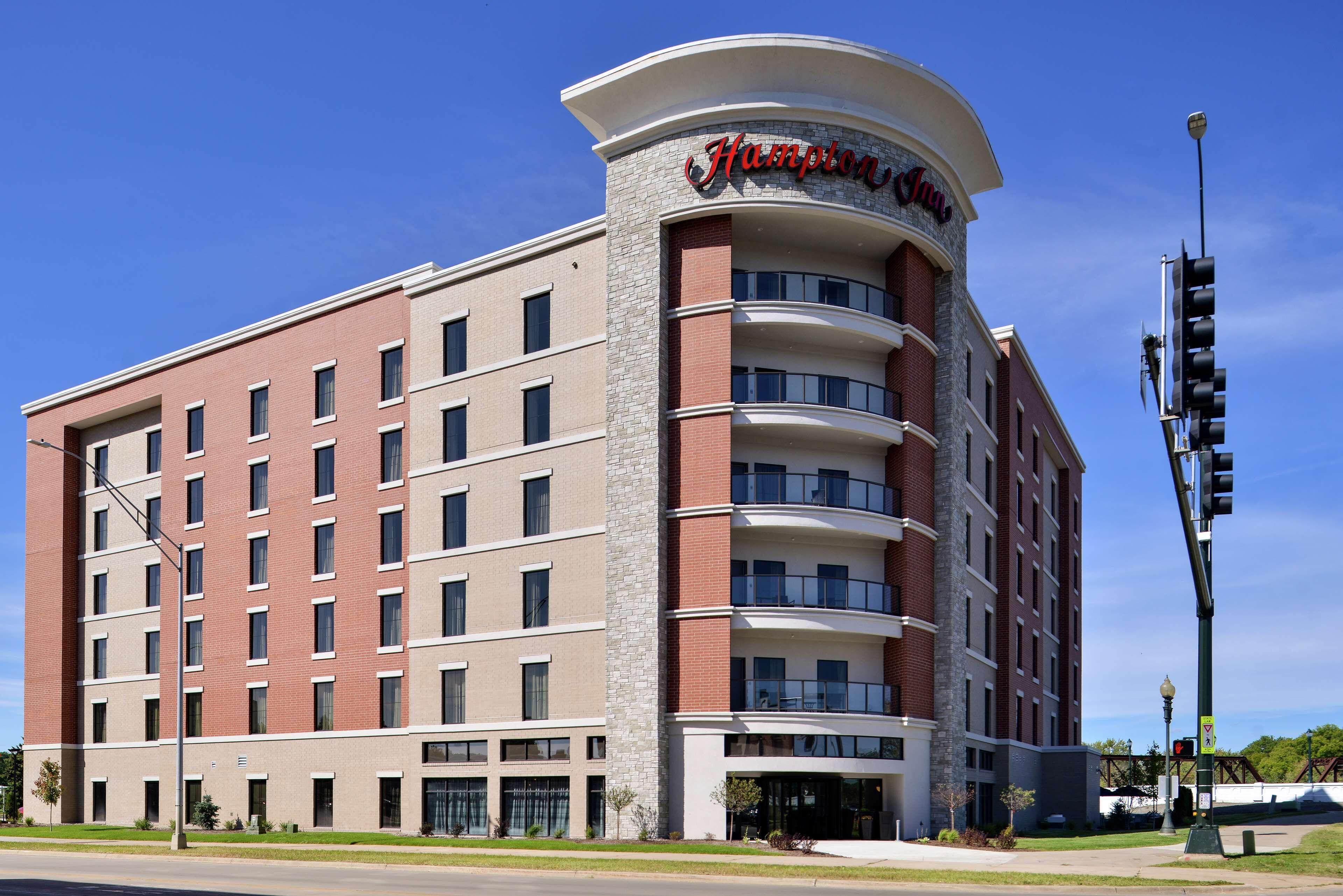 Staying Near Hope Martin Memorial Park: 4 Business Hotels Compared