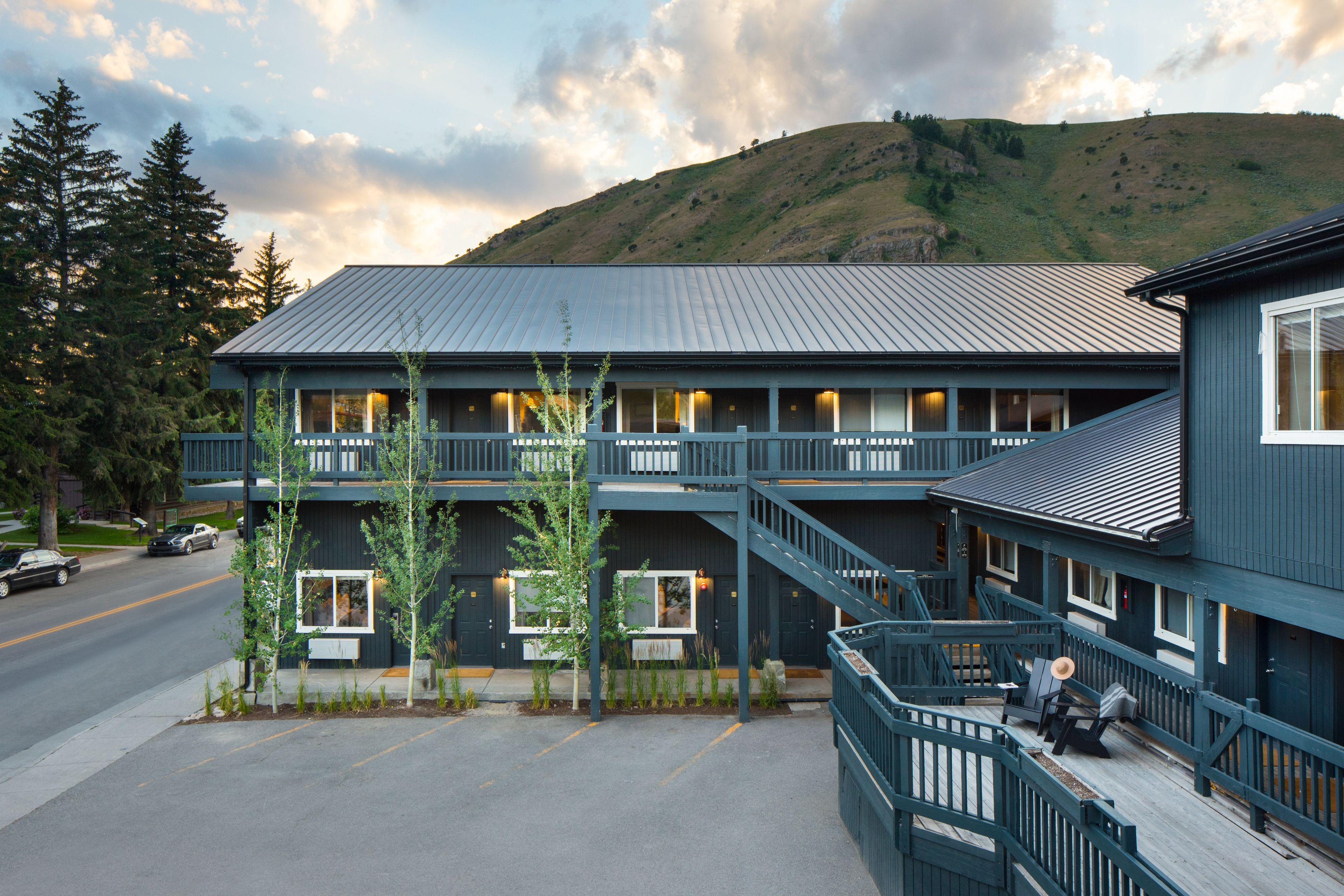 4 Central Hotels Near Our Lady of the Mountains Church for Easy Access