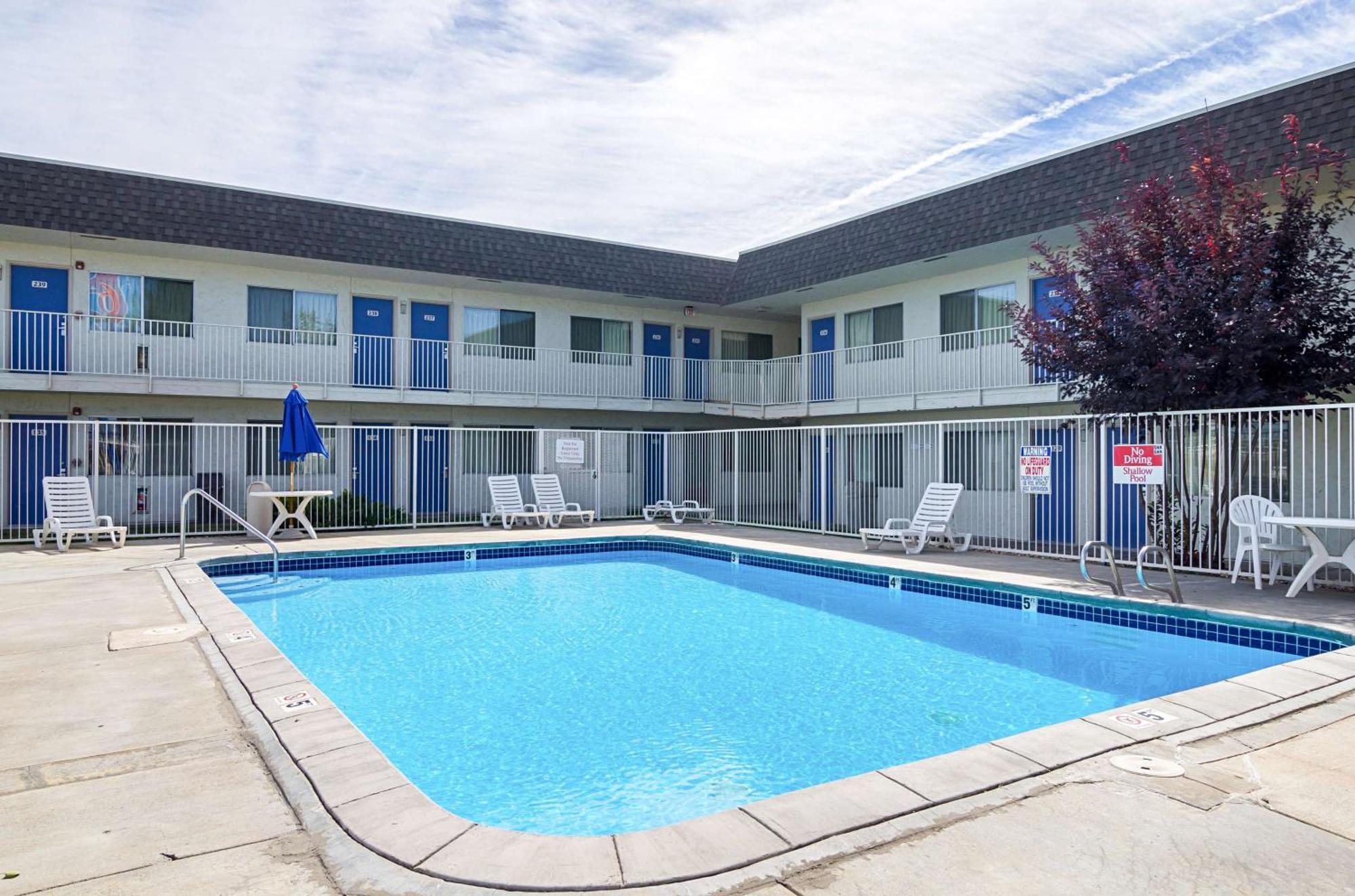 Where to Stay Near War Memorial Stadium: 5 Best 3-Star Hotels