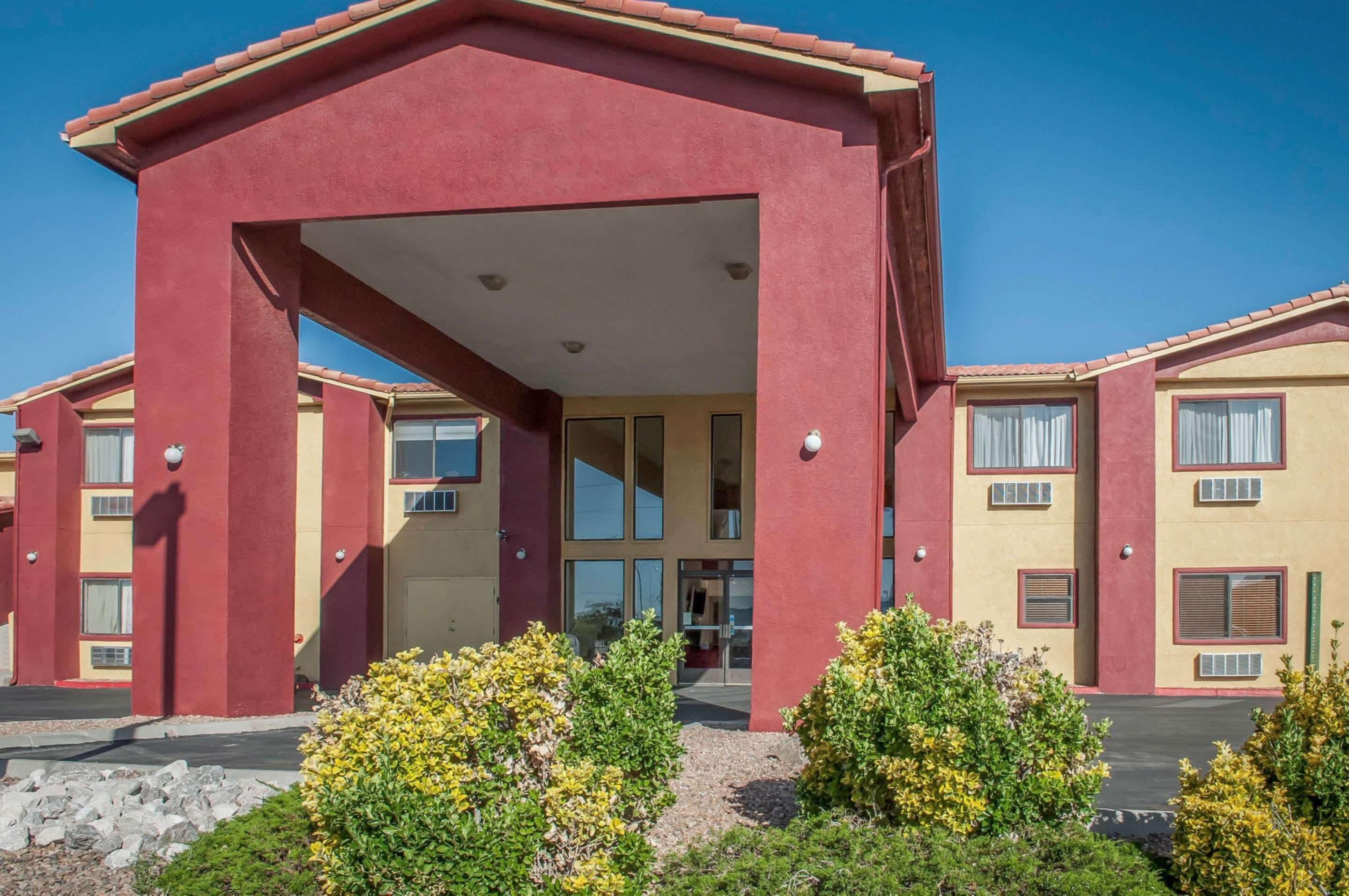 4 Top-Rated Couple Hotels Close to Albuquerque's Balloon Museum