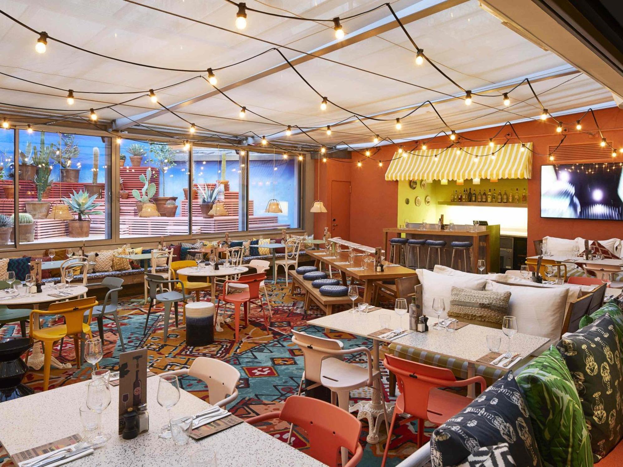 8 Business Hotels Close to Cours Julien Worth Booking