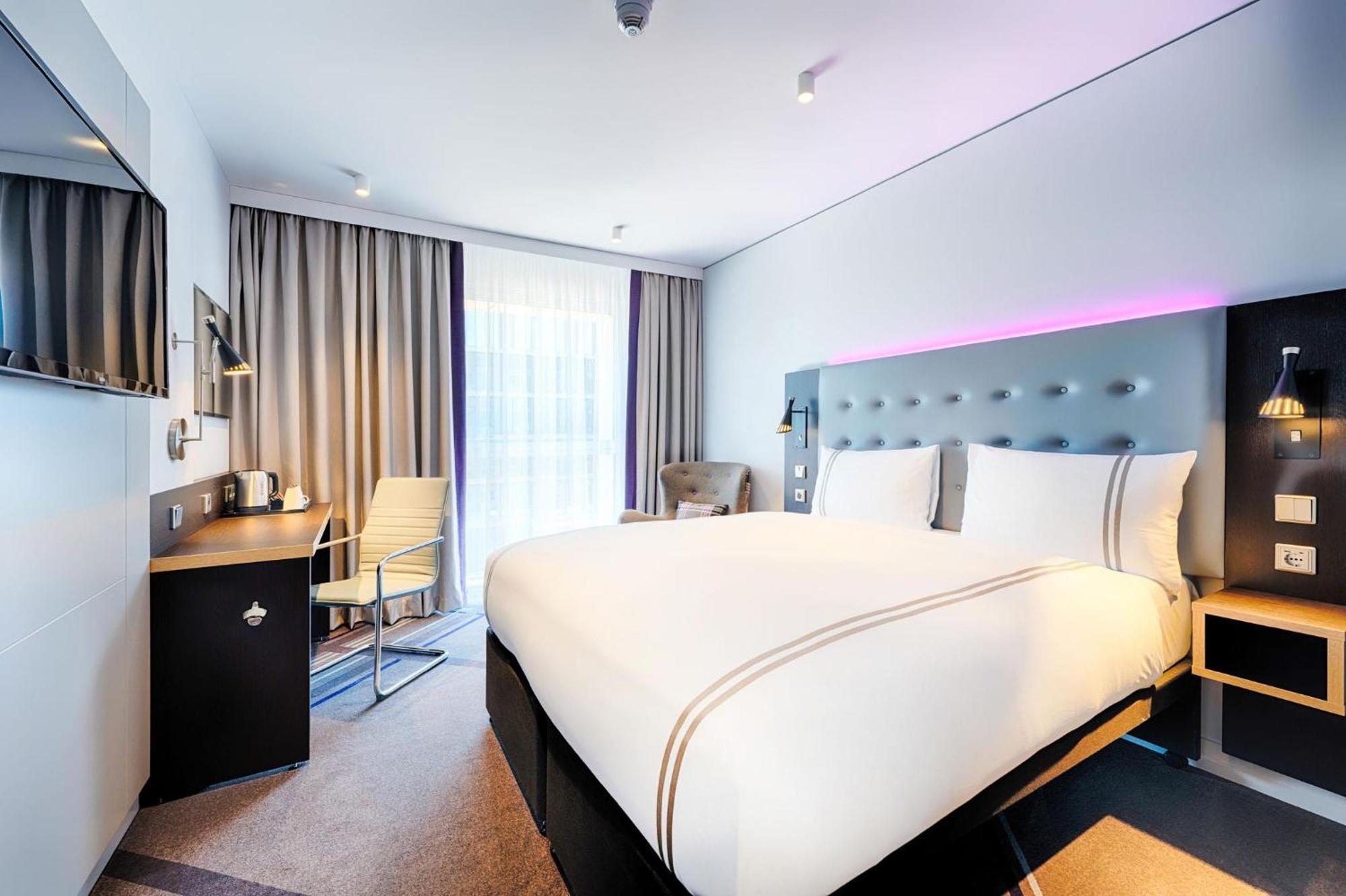 4 Smart Couple Hotels Near GSI Helmholtz Centre Worth Booking