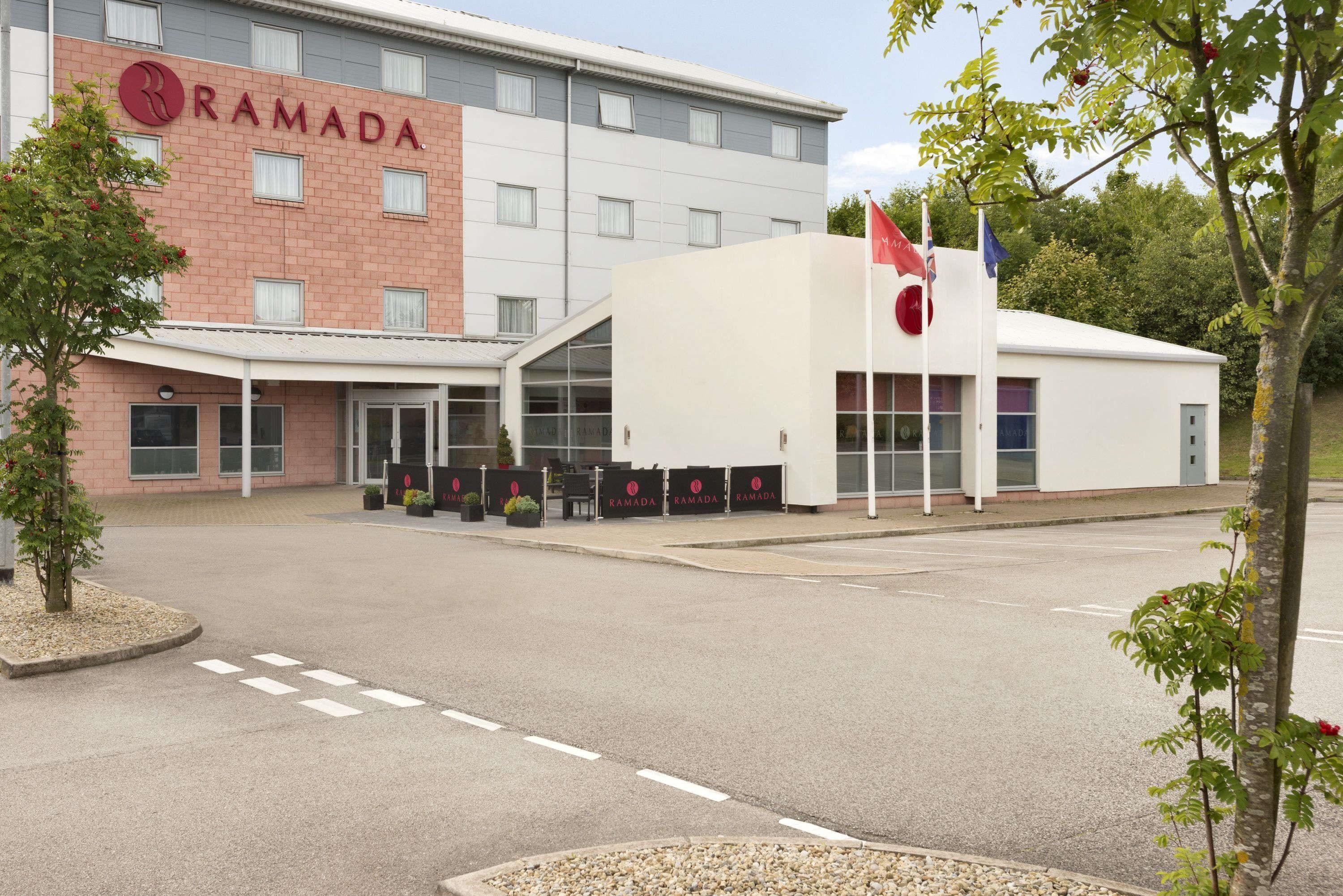 Staying Near Middleton Park: 4 Family Hotels Compared