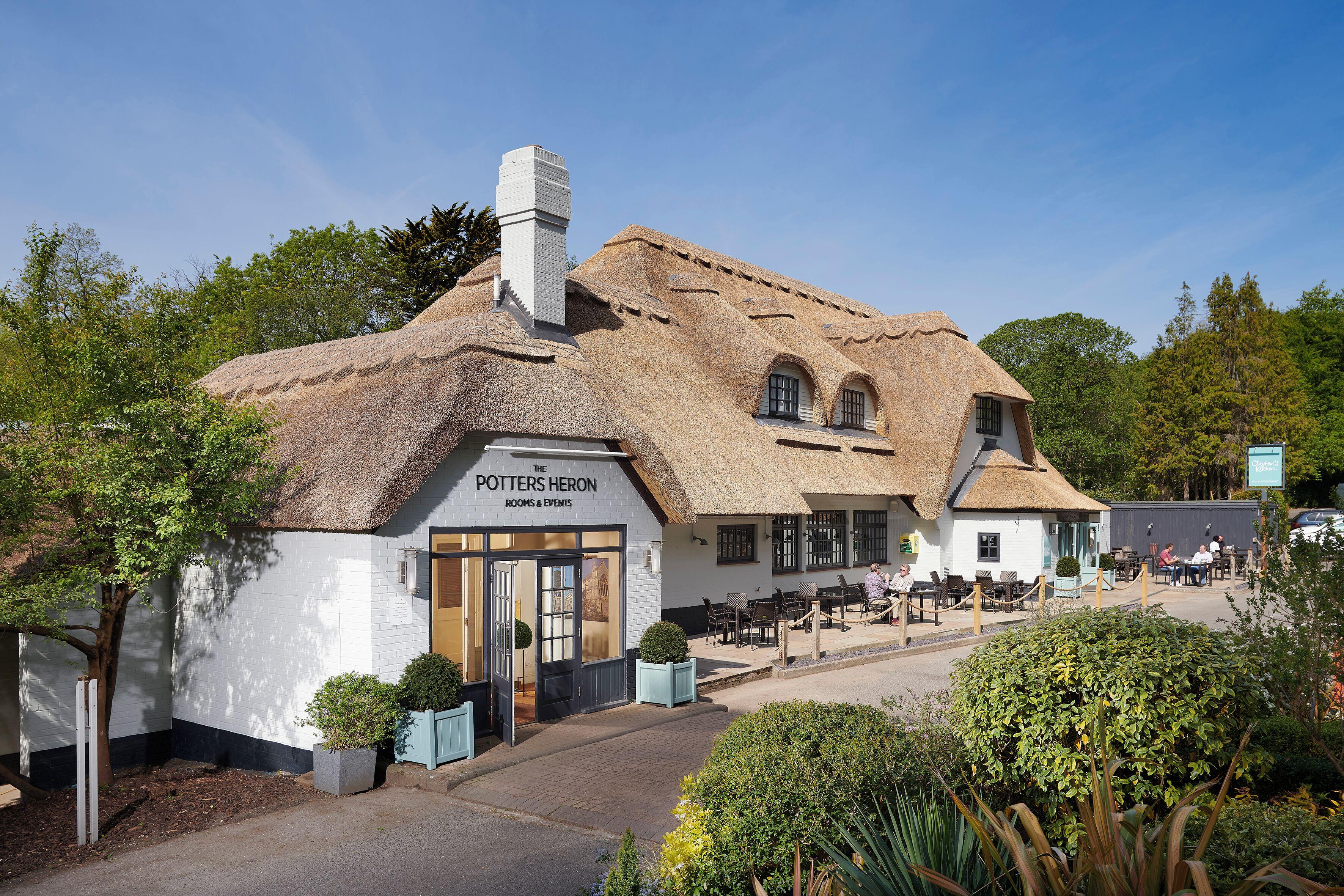 4 Family Hotels Near Romsey Golf Club Worth Booking