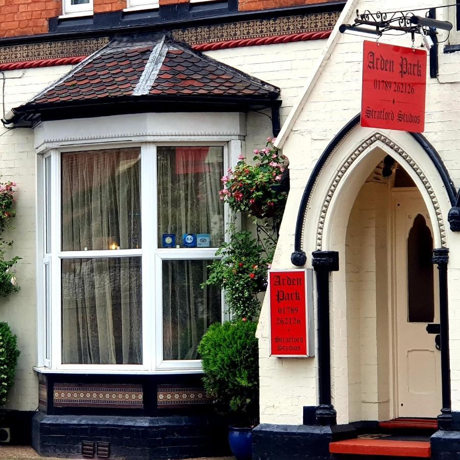 5 Smart Central Hotels Near Stratford Butterfly Farm Worth Booking